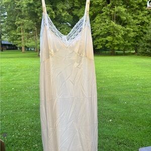 Vanity Fair Cream Lace Chemise with Spaghetti Straps